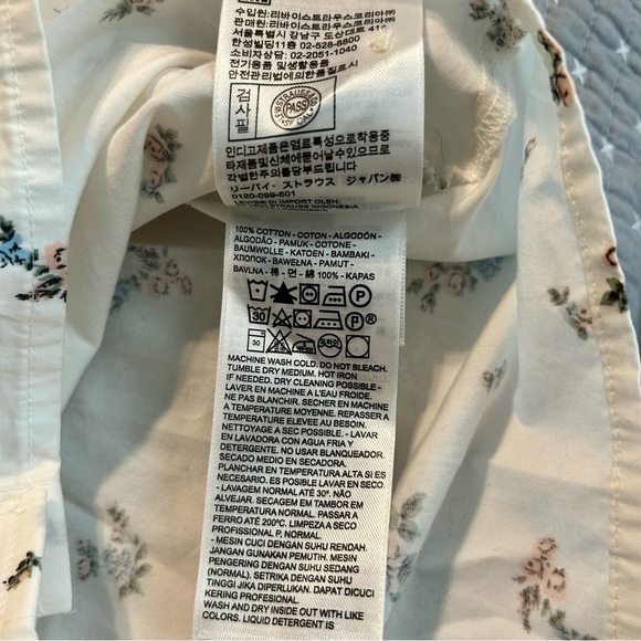Levi's Women’s Cropped Cotton White Floral Button Top Sz XL - Picture 7 of 7